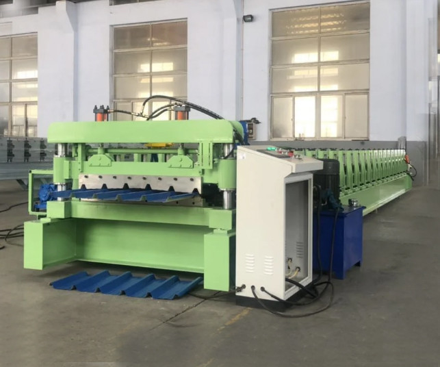 Afrique Populaire Conception ondulée Trapézoïdale d'acier métallique de fer feuilles de toit en rouleau de la machine de formage