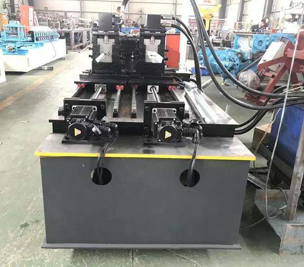 Légère étalon C U OMEGA Stud And Track Machine de formage de rouleaux