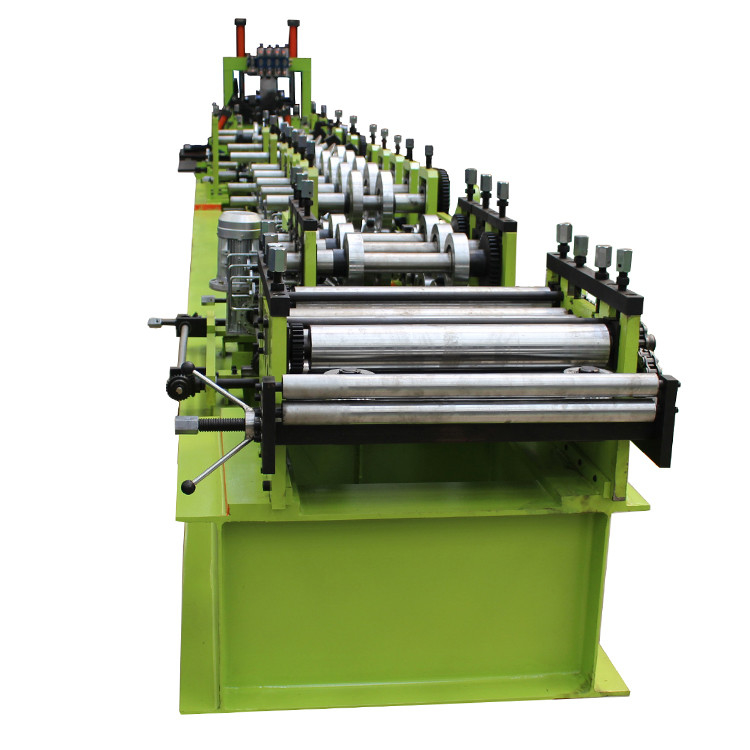 Petit pain complètement automatique de Purlin de la CZ formant la machine pour l'ajustement 80-300mm de taille