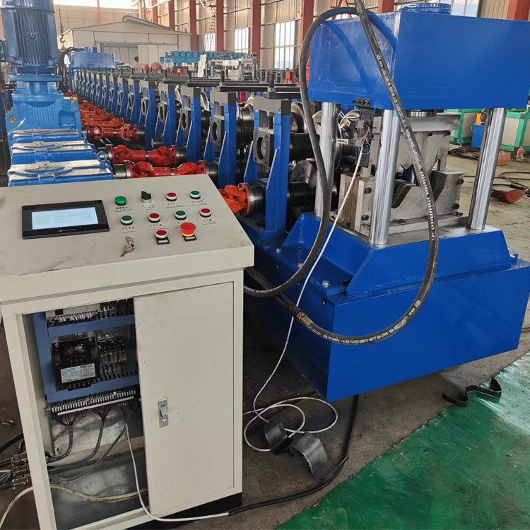 11kw 5.5kw GI Highway Guardrail Machine de formage de rouleaux Cr12Mov Matériau de coupe de lame