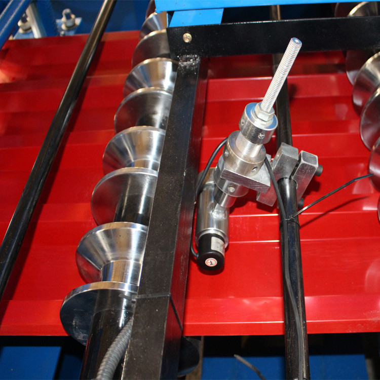 Petit pain de tuile de toiture d'IBR formant la largeur convenable de machine 1000mm GI PPGI a pré peint la bobine en acier