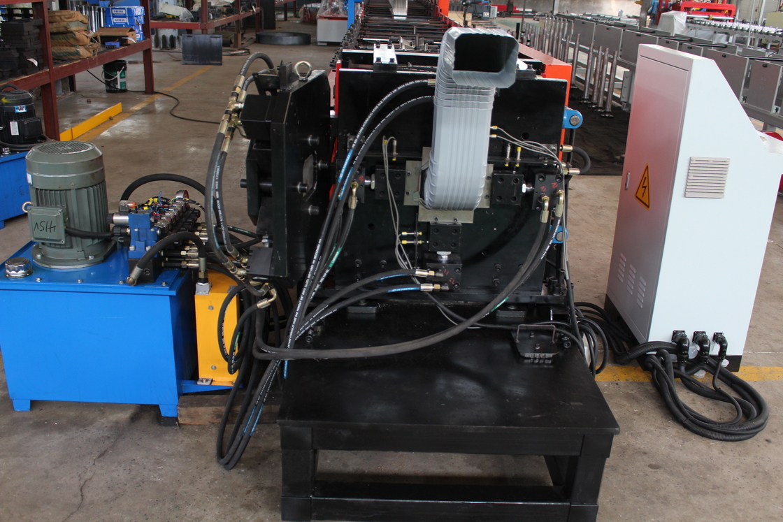 Machine de formage automatique de gouttières en acier pour les tuyaux de descente des toits de bâtiments et de tuiles