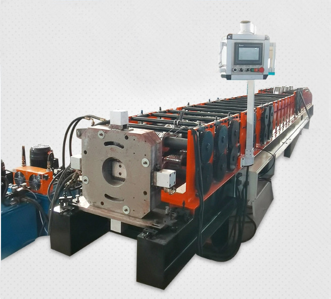 Machine de formage automatique de gouttières en acier pour les tuyaux de descente des toits de bâtiments et de tuiles