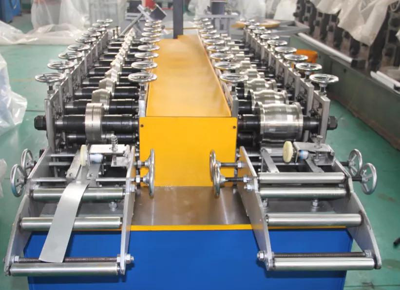 Double petit pain léger de mesure formant l'acier et l'Omega de cornière de la machine V