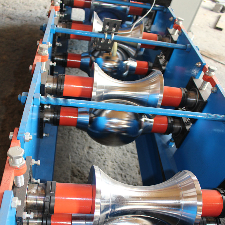 Contrôle de Ridge Cap Roll Forming Machine PCL de toit en métal de petit pain en acier de couleur