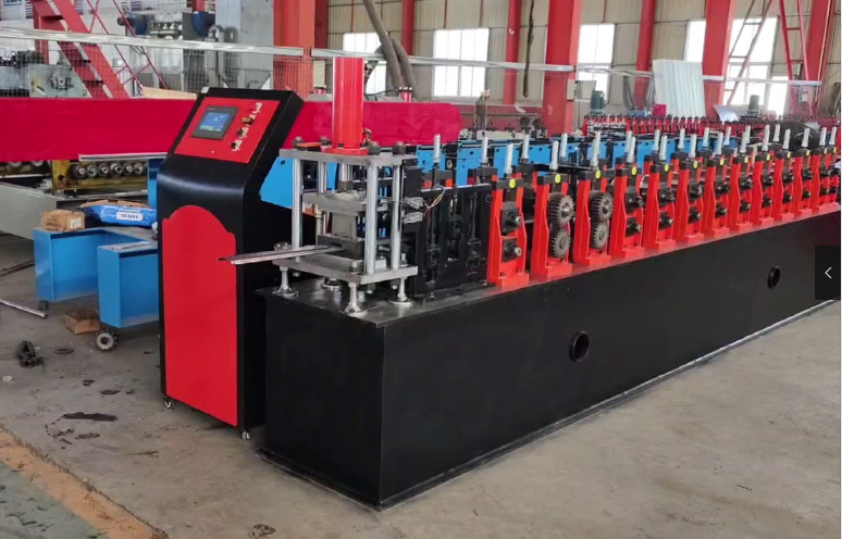 Machine hydraulique de la coupe 15m/Min Shutter Door Roll Forming avec 18 stations