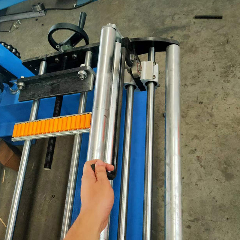 Petit pain de toit de Galvalume de panneau latéral d'ENV formant la coupe hydraulique de grande précision de courrier de machine