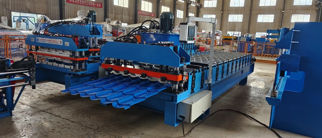 Petit pain de toit du contrôle 8-15m/Min de PLC formant la machine pour la bobine en acier pré peinte