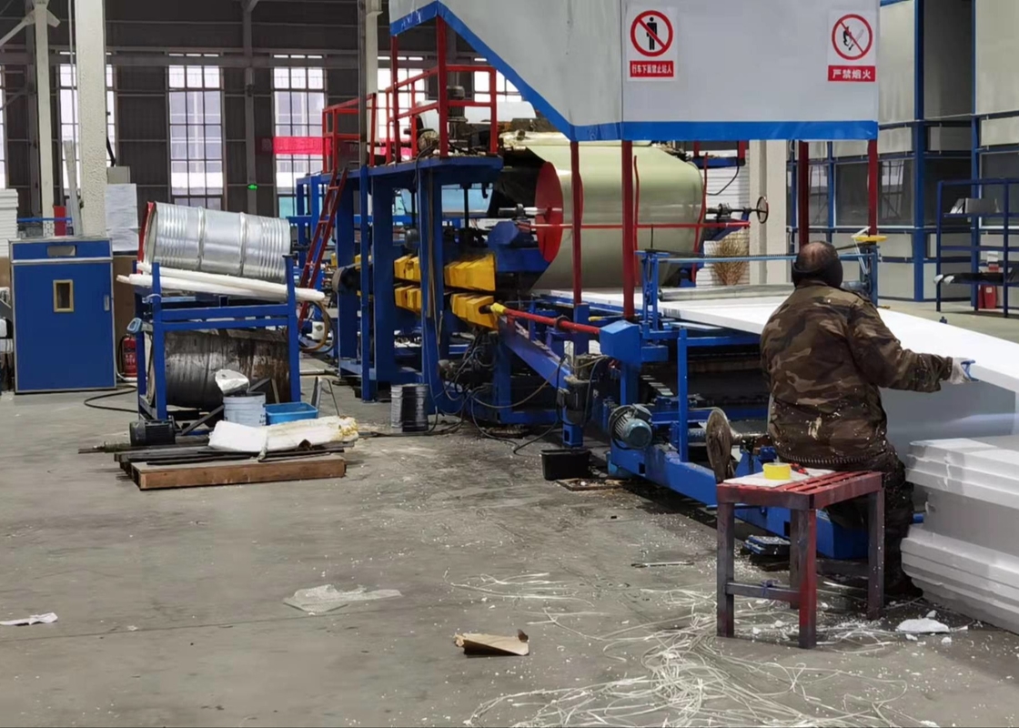 1 an de garantie PLC panneau sandwich machine de formage en rouleau avec coupe de suivi volant
