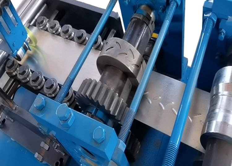 1.2mm machine de formage de rouleaux de porte à volets automatique pour bobine d'acier galvanisé