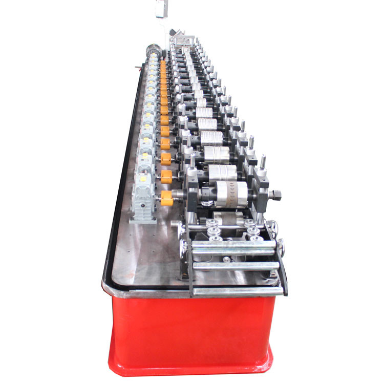Système de coupe volante 3 kW C Machine de formage de rouleaux de canaux à grande vitesse pour Ppgi