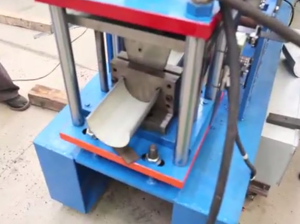 8-15 m/min Vitesse vers le bas Machine de formage de rouleaux de tuyaux 45# Stations à rouleaux en acier avec commande PLC