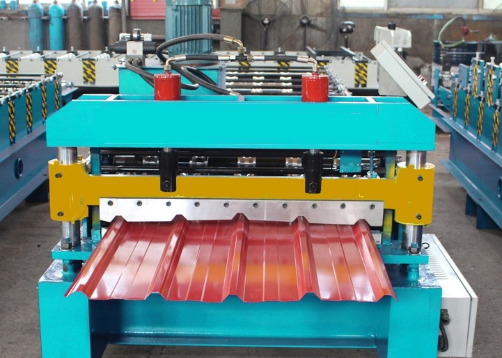 Machine de formage de rouleaux de toit en acier à haute vitesse 45# pour l'aluminium et l'acier coloré