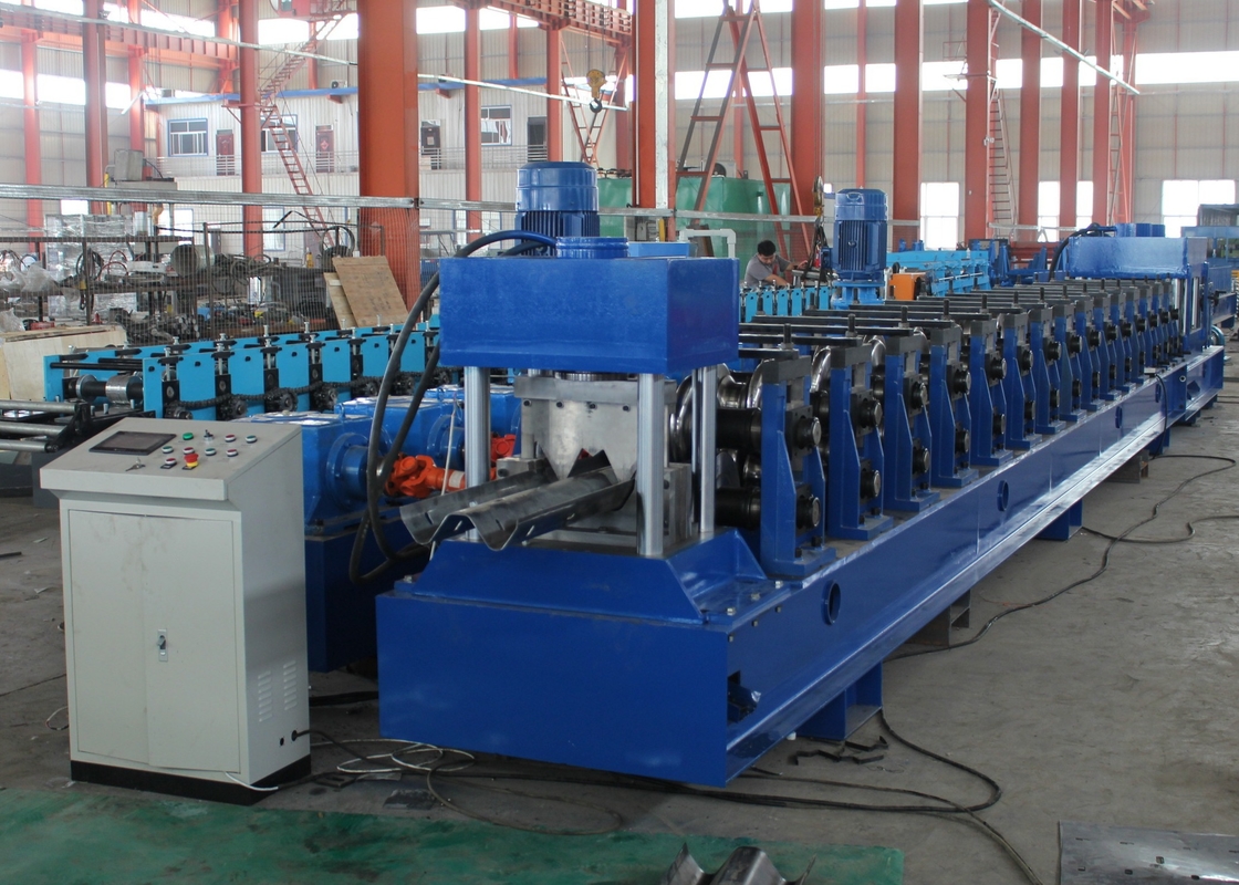 Machine de formage de rouleaux de garde routière à grande vitesse 15 station GI avec décoiler hydraulique