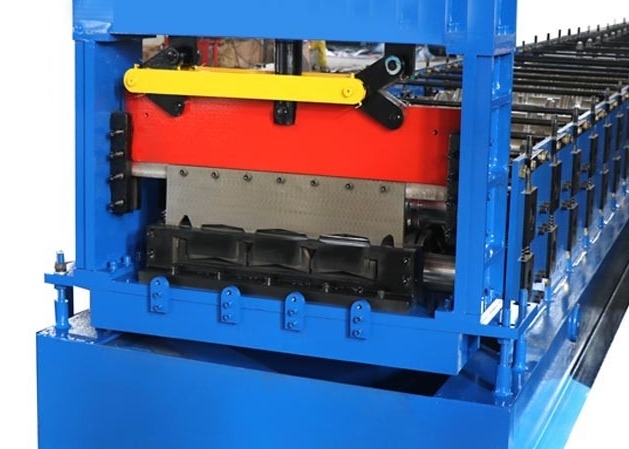 Machine de formage de rouleaux de tôles de toit en acier à haute tension 380V/50HZ/3Phase 0,3-0,8 mm