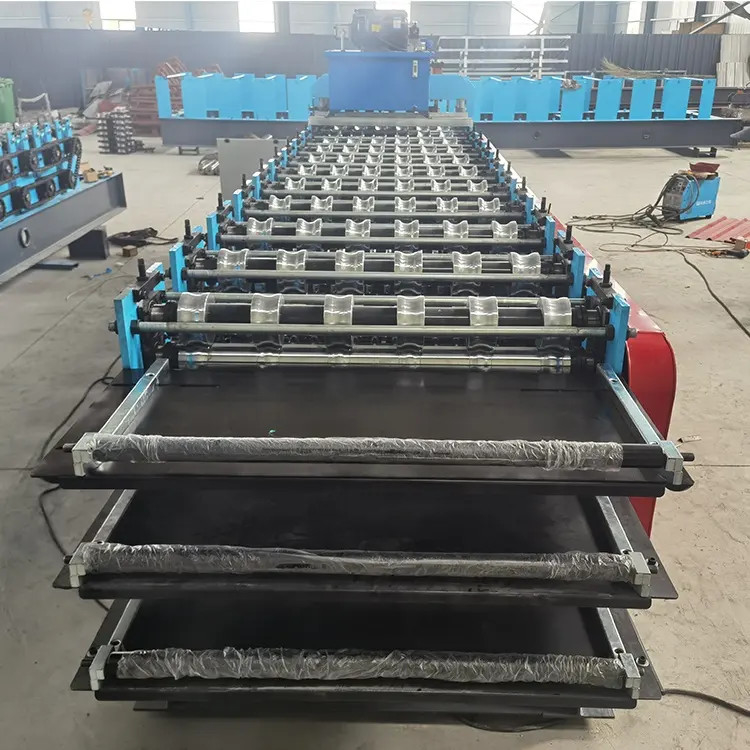 Machine de formage de rouleaux de panneaux de toiture pour matériaux de construction personnalisés avec puissance de coupe de 5,5 kW et coupe hydraulique