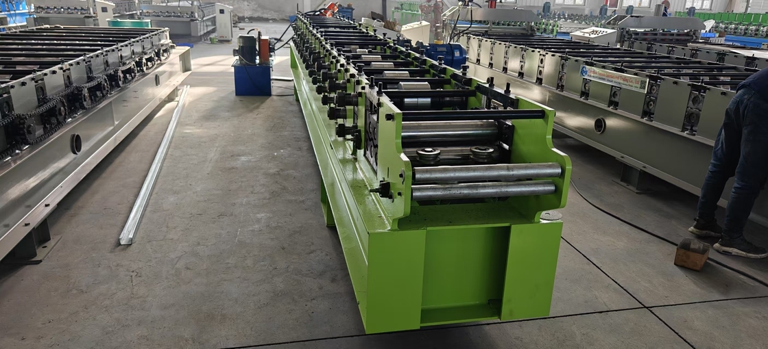 Machine de formage de rouleaux C U de production personnalisée avec longueur de coupe réglable et système de contrôle PLC