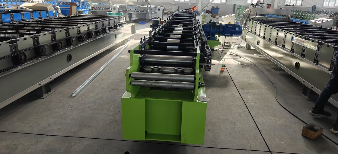 Machine de formage de rouleaux C U de production personnalisée avec longueur de coupe réglable et système de contrôle PLC