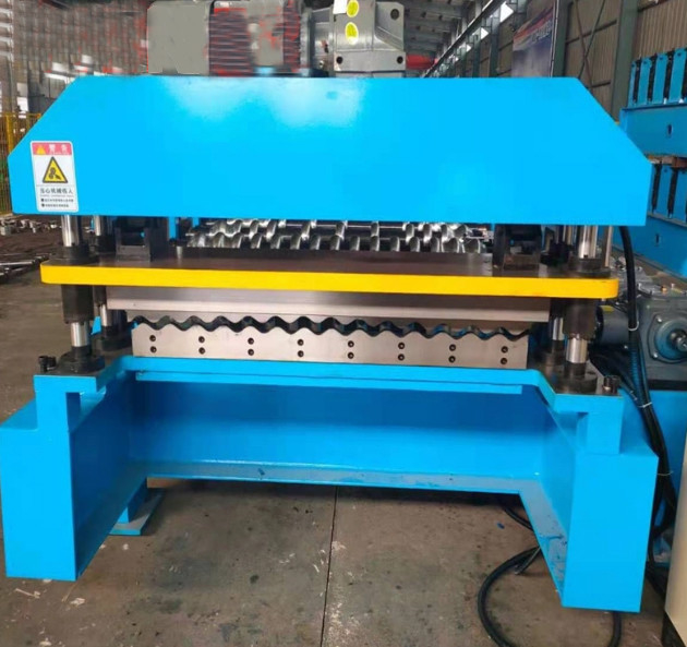 Fabrication de tôles de toiture à 7/8