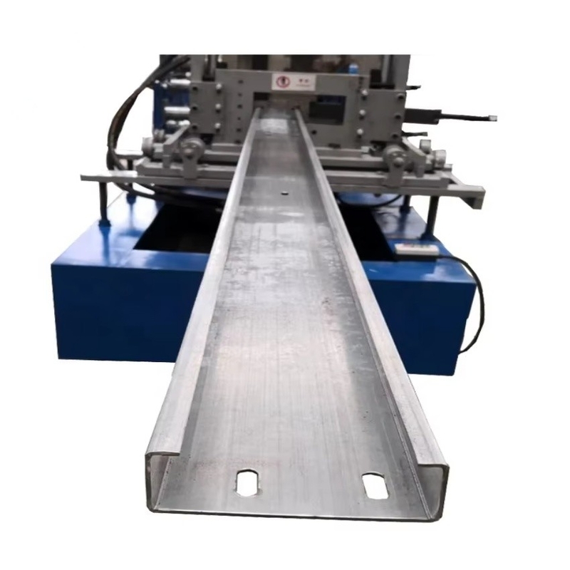 Profil métallique de l' acier cadre entrepôt automatique changé CZ Purlin trou de poinçonnage en rouleau froid Formeur de machine pour la maison