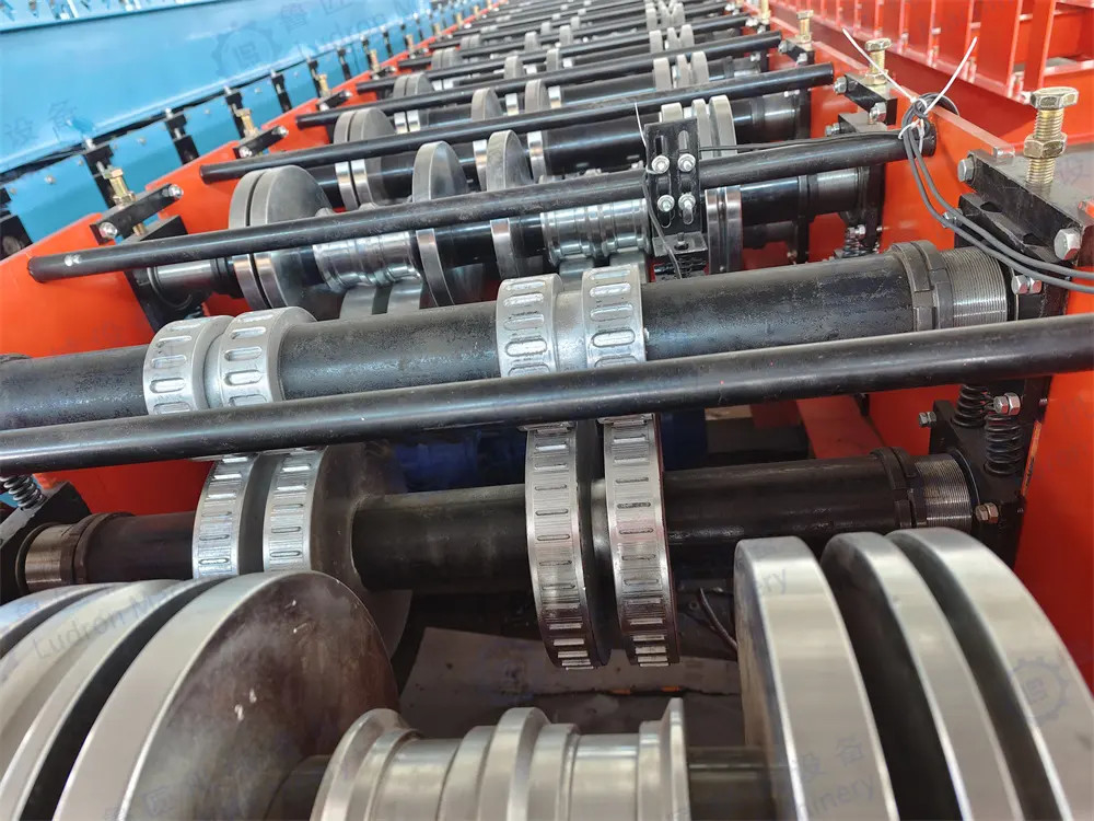 18-26 Stations à rouleaux, machine de fabrication de planchers à haute vitesse 20 m/min