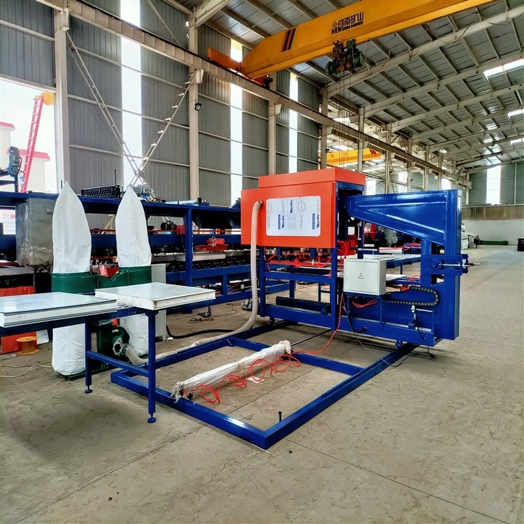 Fabrication de panneaux de sandwich en acier EPS / laine de roche Paroi / Roof Machine de formage de rouleaux pour la fabrication de tuiles de feuille et 30 tonnes de poids total