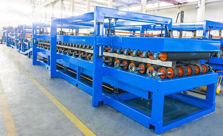 Fabrication de panneaux de sandwich en acier EPS / laine de roche Paroi / Roof Machine de formage de rouleaux pour la fabrication de tuiles de feuille et 30 tonnes de poids total