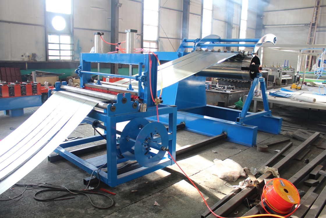 Machine de production à haute vitesse de bobine d'acier à fente à fente à fente avec décoiler hydraulique et recoiler