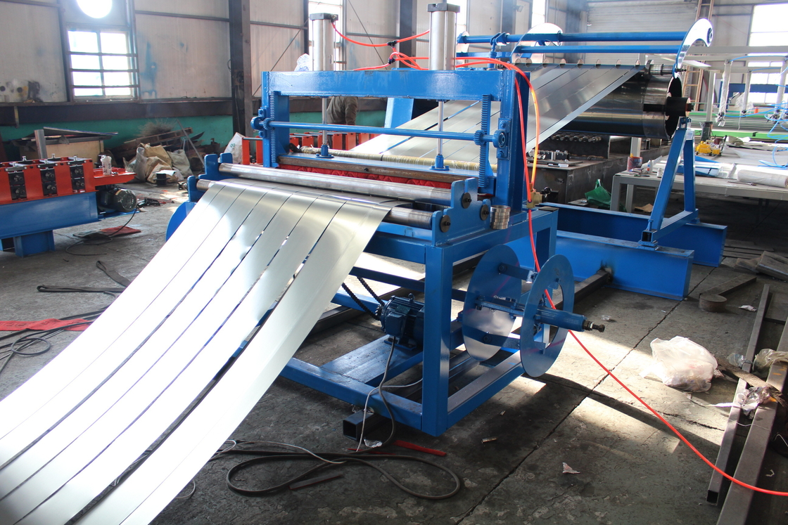 Machine de production à haute vitesse de bobine d'acier à fente à fente à fente avec décoiler hydraulique et recoiler