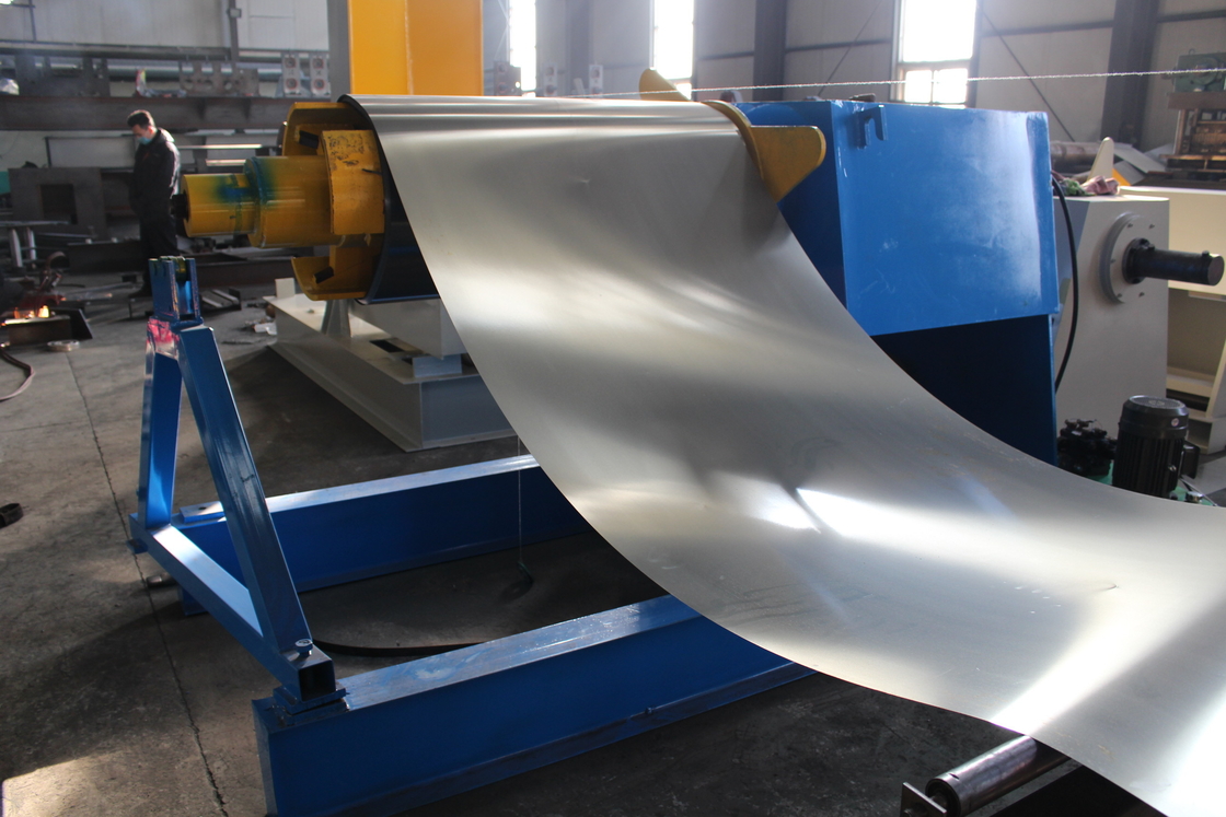 1200mm largeur 3-6mm bobine d'acier ligne de production de découpe à grande vitesse machine avec découler hydraulique et recouler