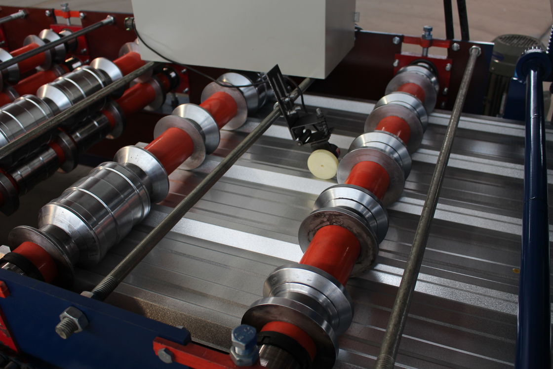 380v 50hz Machine de formage de rouleaux de toit à ruban 36 Couverture 3/4 Hautes côtes Facile à utiliser