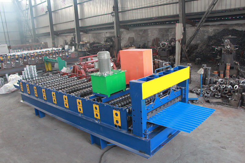 1000 mm de largeur de la matière première Roofing en métal ondulé Machine de formage de rouleaux Plc automatique complet