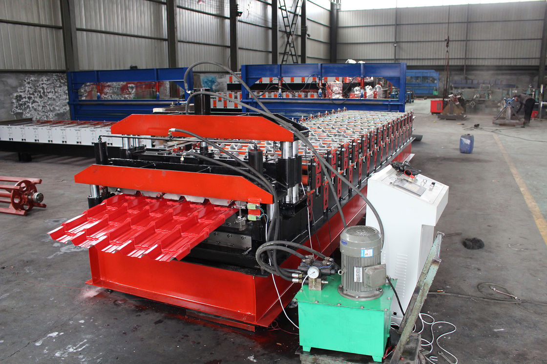 Machine de formage de rouleaux de tôles de toiture à double couche ondulée IBR et 15 m/min Pour toiture à panneaux Ppgi