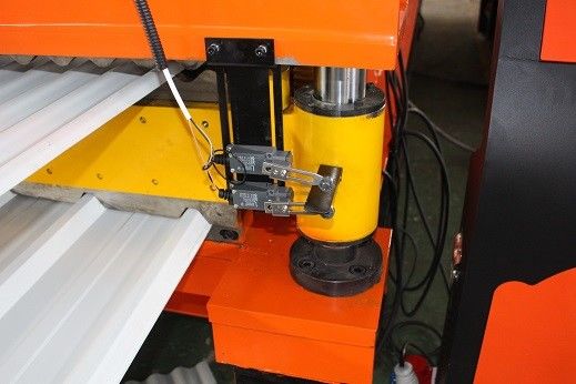 Petit pain de double couche du contrôle 0.3mm de PLC formant la machine pour le toit en acier en métal