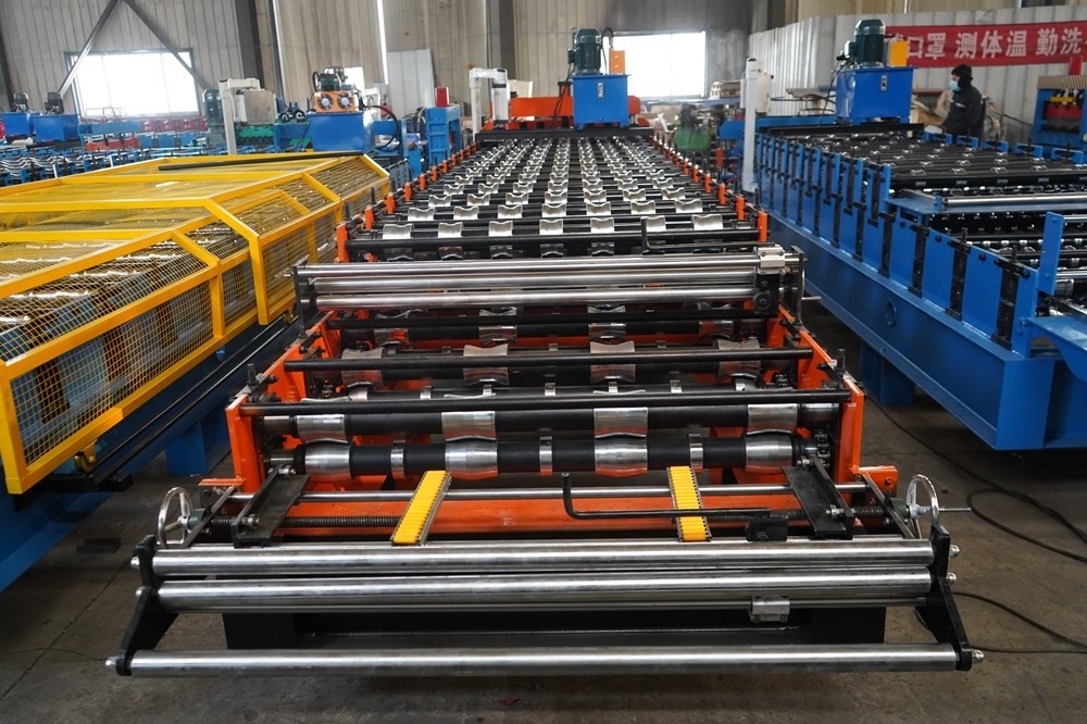 Machine de formage de rouleaux de toiture à double couche métallique Ibr avec presse à haute résistance