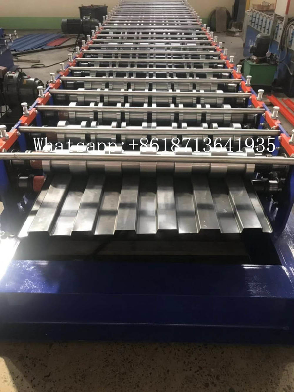 Machine de formage de rouleaux de tôles de toit ondulées de 2,5 T contrôlée par PLC pour une production efficace