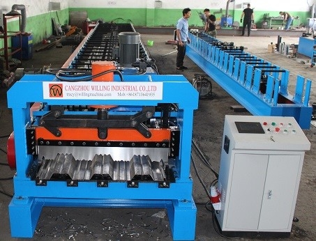 Plate-forme de plancher en acier galvanisée formant le profil trapézoïdal de machine