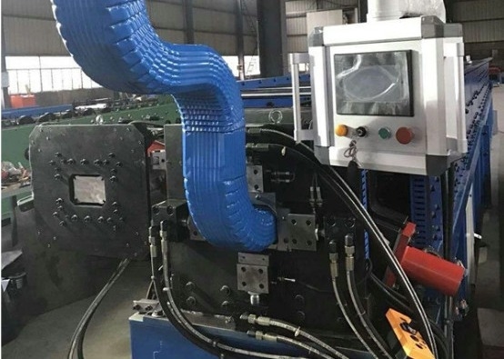 Petit pain complètement automatique de tuyau de tuyau de descente d'eaux ménagères formant la machine en bas de la fabrication de tuyau