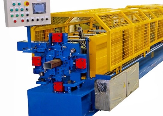 Petit pain carré de tuyau de descente en métal formant des machines pour Rainspout complètement automatique
