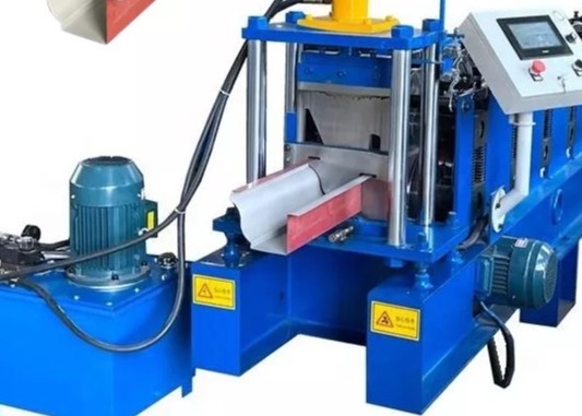 Petit pain en acier de gouttière de l'eau en métal formant la machine automatique