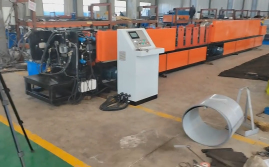 Petit pain complètement automatique de tuyau de tuyau de descente formant le rendement élevé de machine
