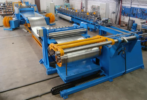 Ligne de cisaillement d'OIN avec la découpeuse en acier 40kw de bobine de ligne de coupe à longueur