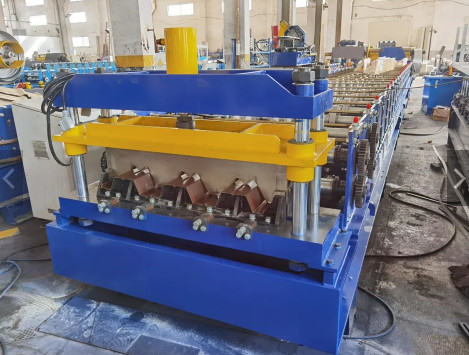 Petit pain de plate-forme de plancher en métal de contrôle de PLC formant la machine automatique