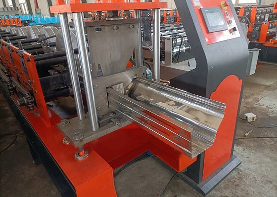 Petit pain automatique à grande vitesse de tuyau de descente de gouttière formant le contrôle de PCL de machine