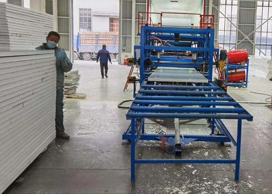 32kw de puissance du moteur principal EPS machine de formation de panneaux sandwich 3-6m/min Vitesse
