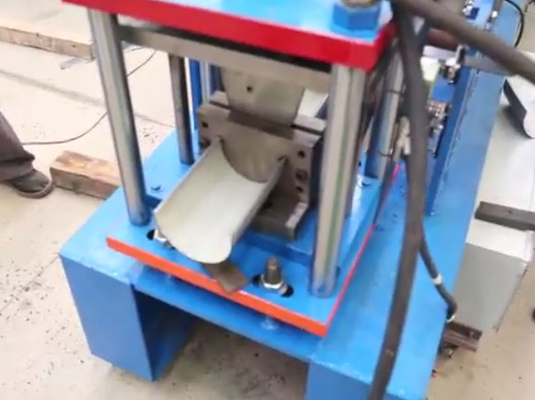 8-15 m/min Vitesse vers le bas Machine de formage de rouleaux de tuyaux 45# Stations à rouleaux en acier avec commande PLC