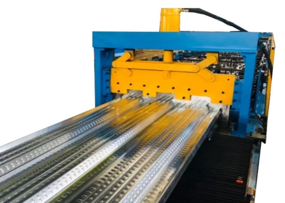 Machine de formage de rouleaux de plancher contrôlée par PLC avec rouleaux en acier 45# pour une production en douceur