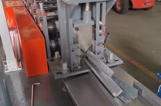 Machine de formage de rouleaux d'angle de mur en acier léger L à grande vitesse