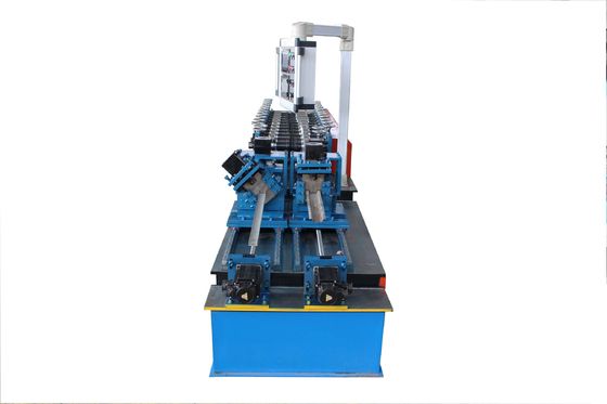 la ligne deux de 0.3mm dans un U et l'Omega roulent formant la machine