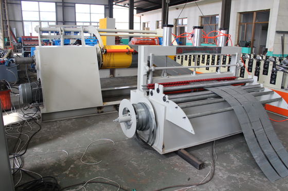 la bobine en acier Ppgi en métal de 1250mm a coupé à la longueur et ligne rendement élevé de fente de machine